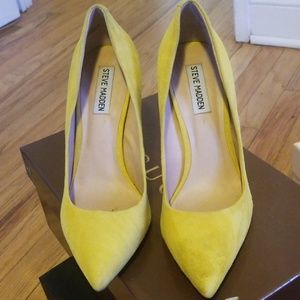 Steve Madden Daisie Suede Pumps